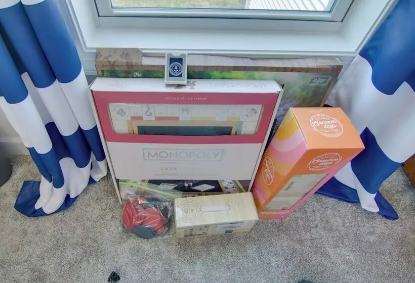 Ocean View Home W/ Beach Shuttle, 5 Mi To Coast!