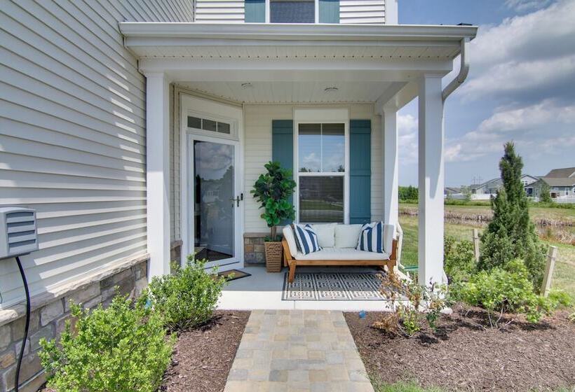 Ocean View Home W/ Beach Shuttle, 5 Mi To Coast!