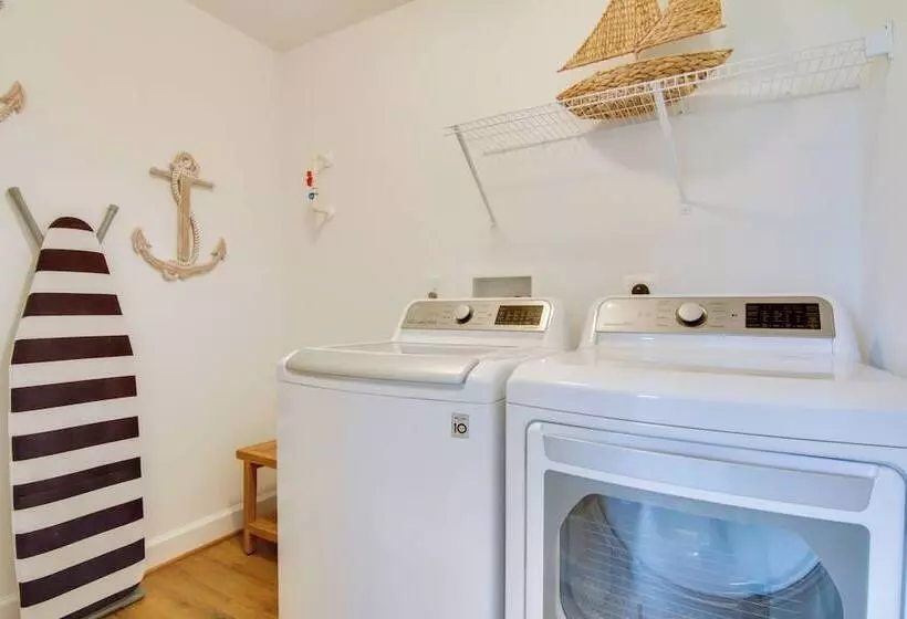 Ocean View Home W/ Beach Shuttle, 5 Mi To Coast!