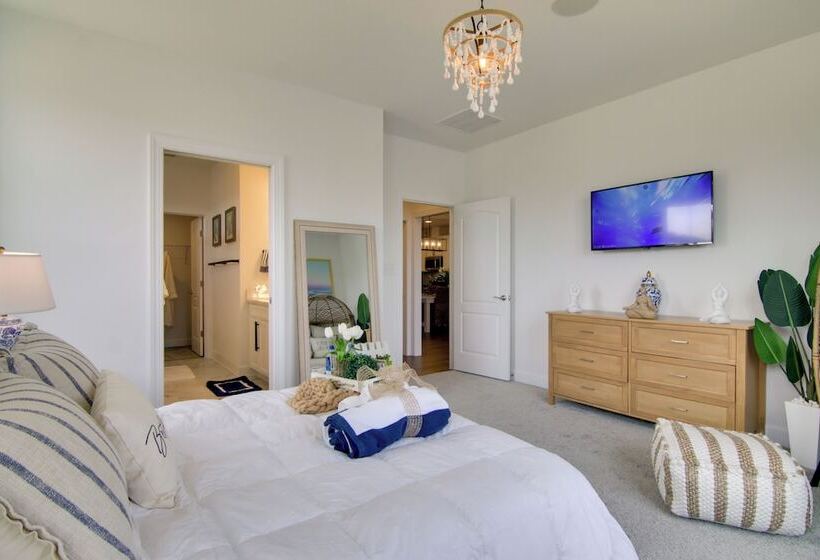 Ocean View Home W/ Beach Shuttle, 5 Mi To Coast!