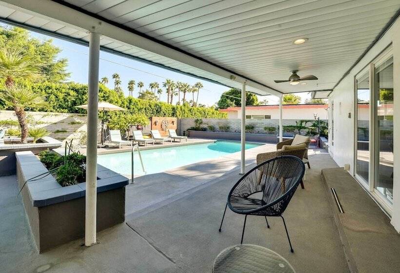Palm Springs Home: Casita + Fire Pit!