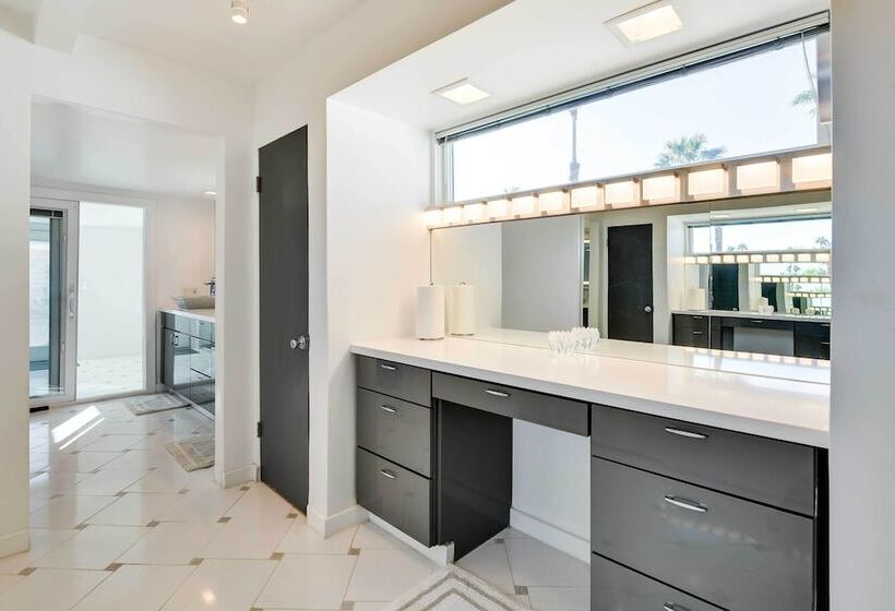 Palm Springs Home: Casita + Fire Pit!