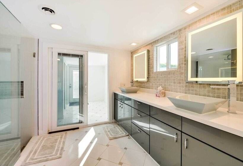 Palm Springs Home: Casita + Fire Pit!