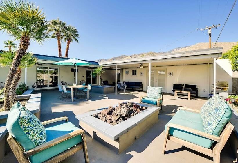 Palm Springs Home: Casita + Fire Pit!