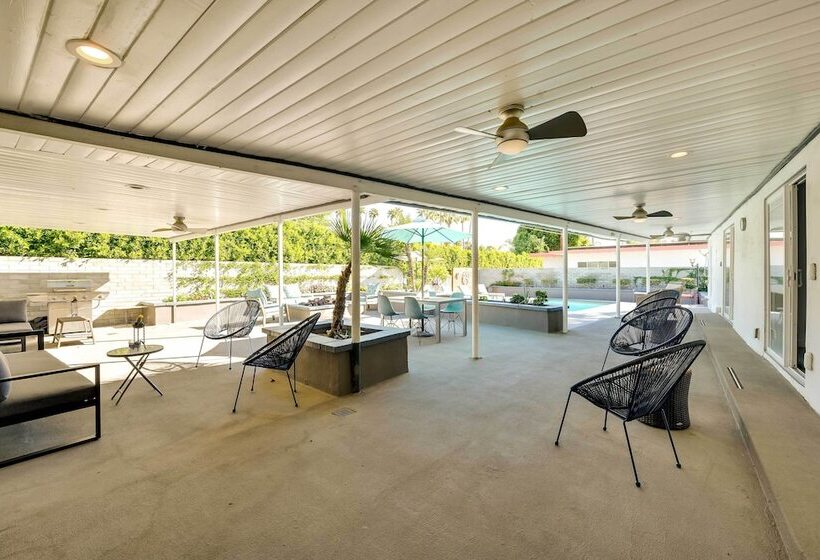 Palm Springs Home: Casita + Fire Pit!