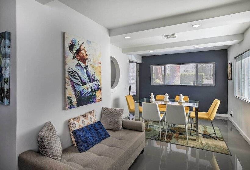 Palm Springs Home: Casita + Fire Pit!