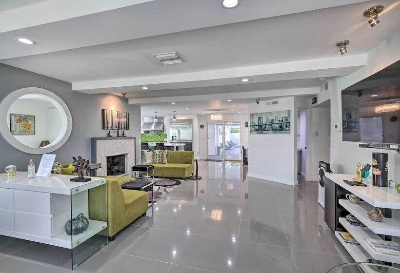 Palm Springs Home: Casita + Fire Pit!