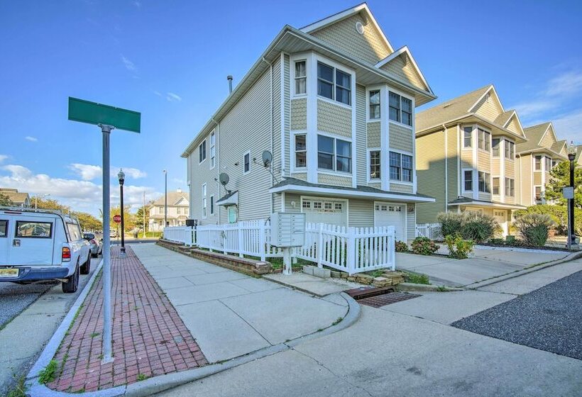 Modern Atlantic City House: Walk To Beach!