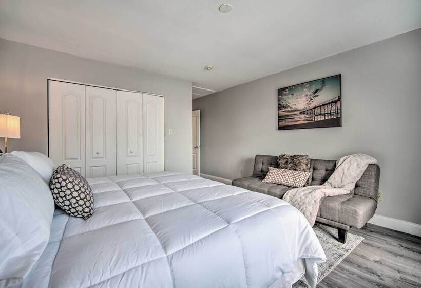 Modern Atlantic City House: Walk To Beach!