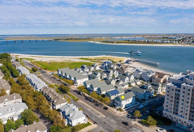 Modern Atlantic City House: Walk To Beach!