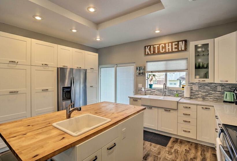 7 Mi To Dtwn Denver: Arvada Home W/ Patio