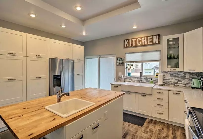 7 Mi To Dtwn Denver: Arvada Home W/ Patio