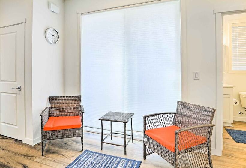 Modern Monroe Home Private Yard & Mtn Views