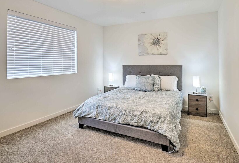 Modern Monroe Home Private Yard & Mtn Views