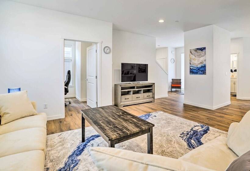 Modern Monroe Home Private Yard & Mtn Views