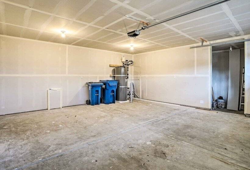 Modern Monroe Home Private Yard & Mtn Views