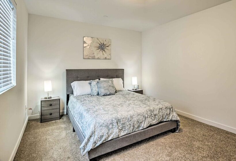 Modern Monroe Home Private Yard & Mtn Views