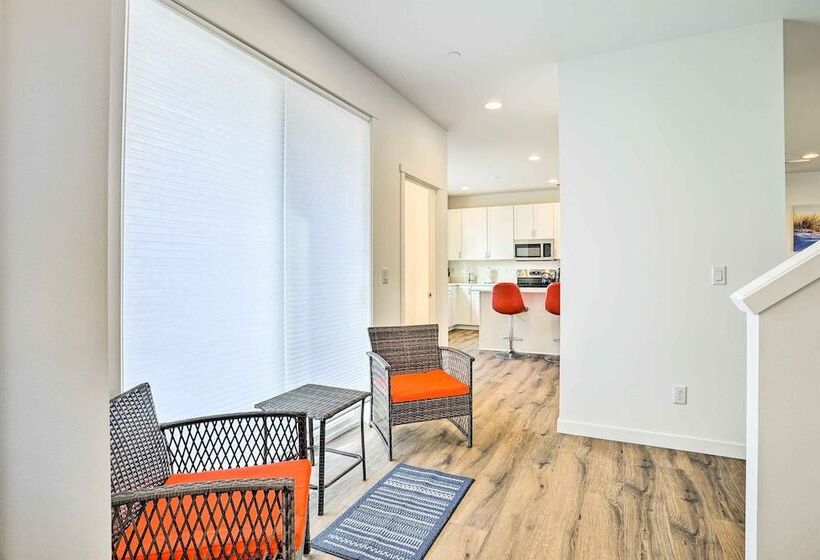 Modern Monroe Home Private Yard & Mtn Views