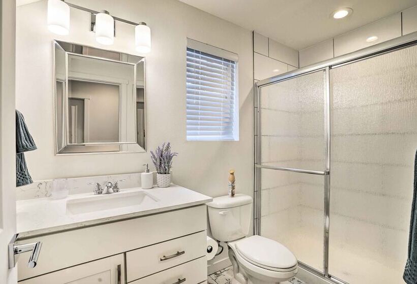 Modern Monroe Home Private Yard & Mtn Views