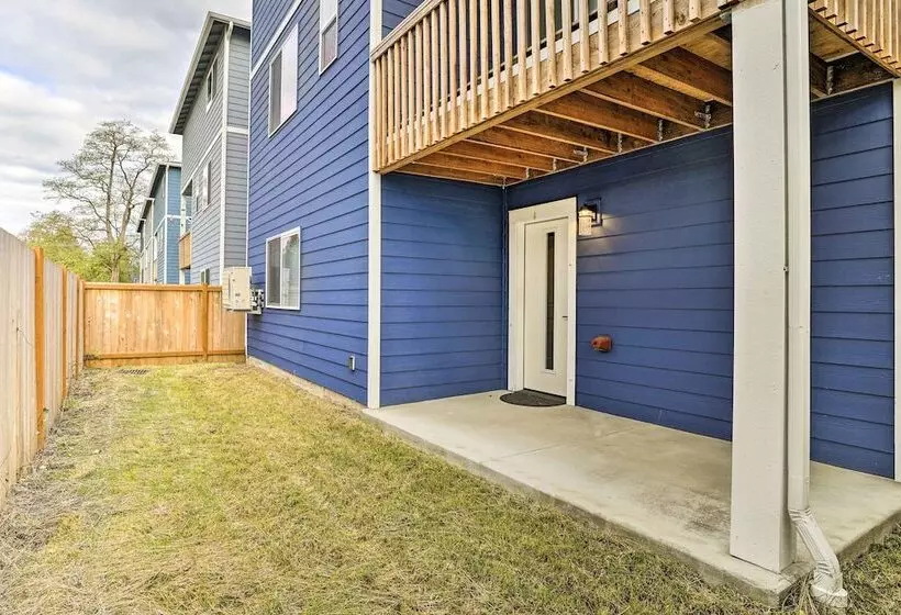 Modern Monroe Home Private Yard & Mtn Views