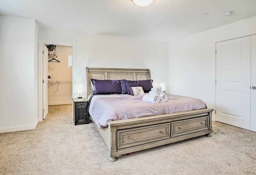 Modern Monroe Home Private Yard & Mtn Views