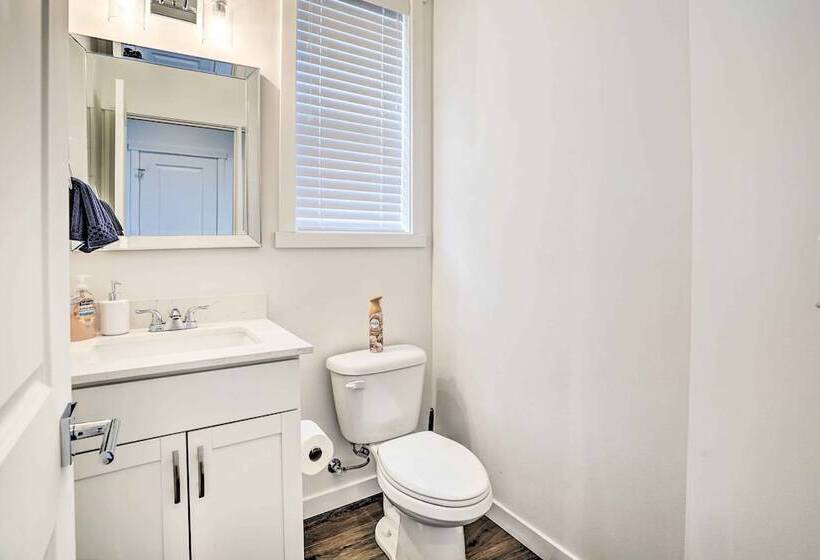 Modern Monroe Home Private Yard & Mtn Views