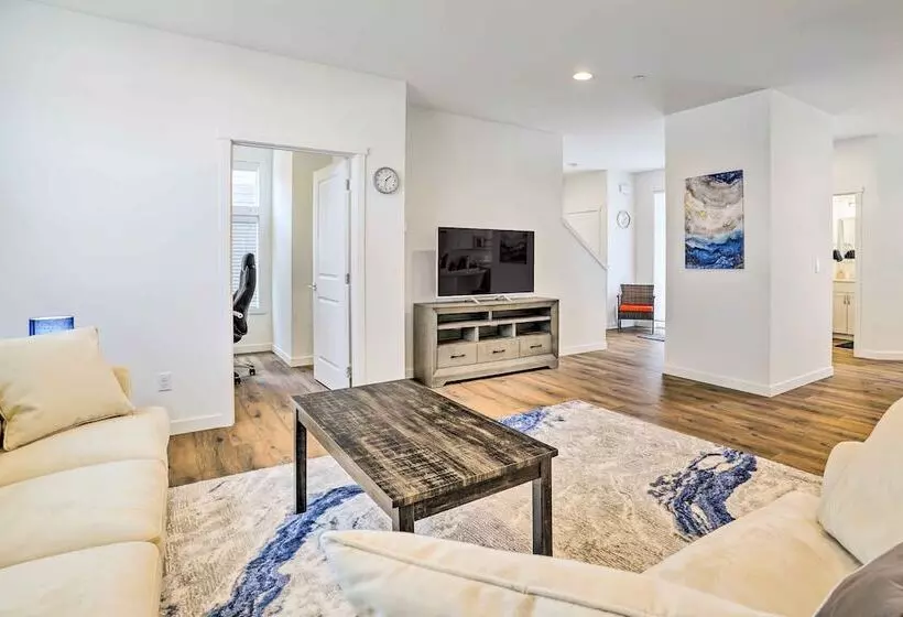 Modern Monroe Home Private Yard & Mtn Views