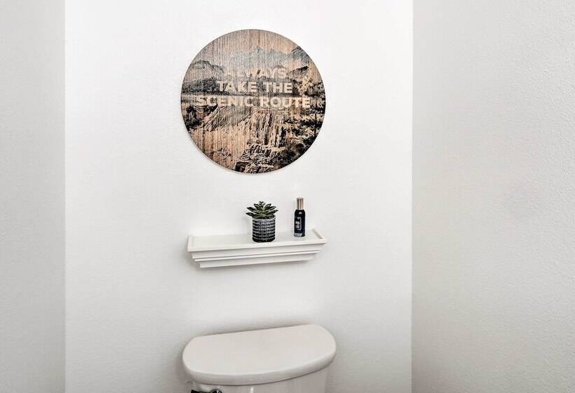 Mount Shasta Escape W/ Balcony ~ Walk To Dtwn