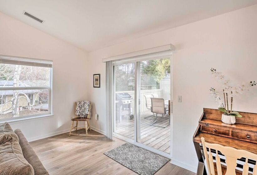 Mount Shasta Escape W/ Balcony ~ Walk To Dtwn
