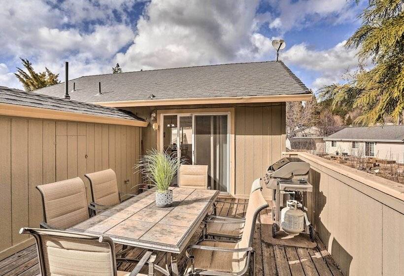 Mount Shasta Escape W/ Balcony ~ Walk To Dtwn