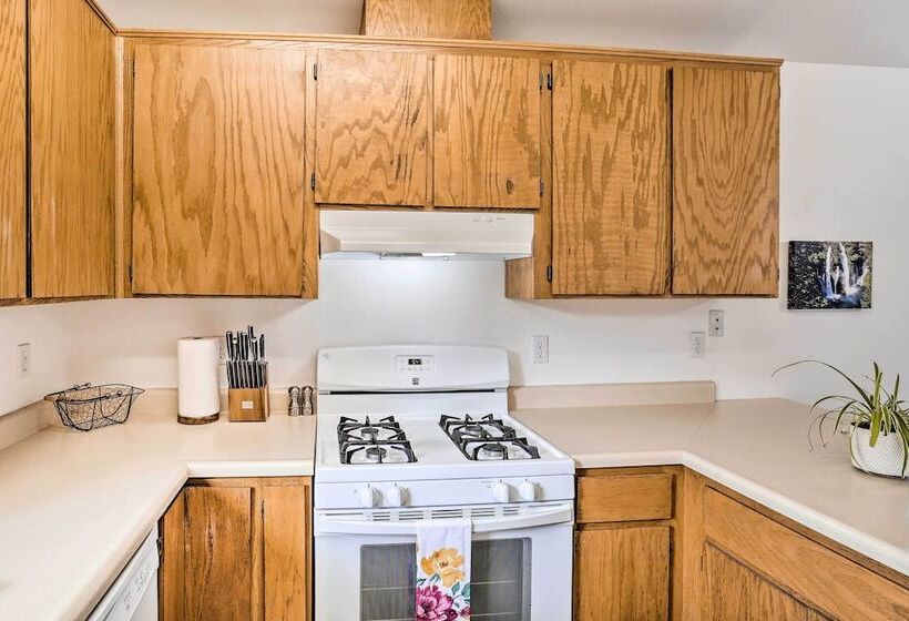 Mount Shasta Escape W/ Balcony ~ Walk To Dtwn