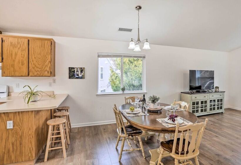 Mount Shasta Escape W/ Balcony ~ Walk To Dtwn