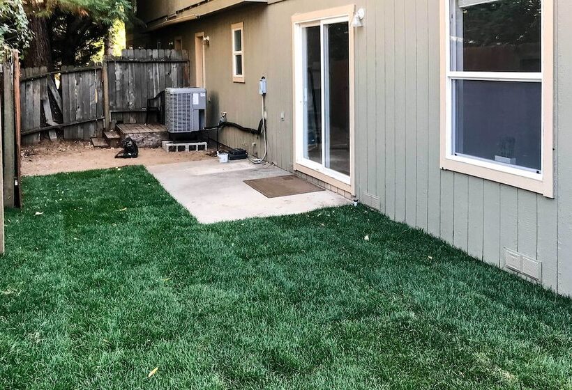 Mount Shasta Escape W/ Balcony ~ Walk To Dtwn