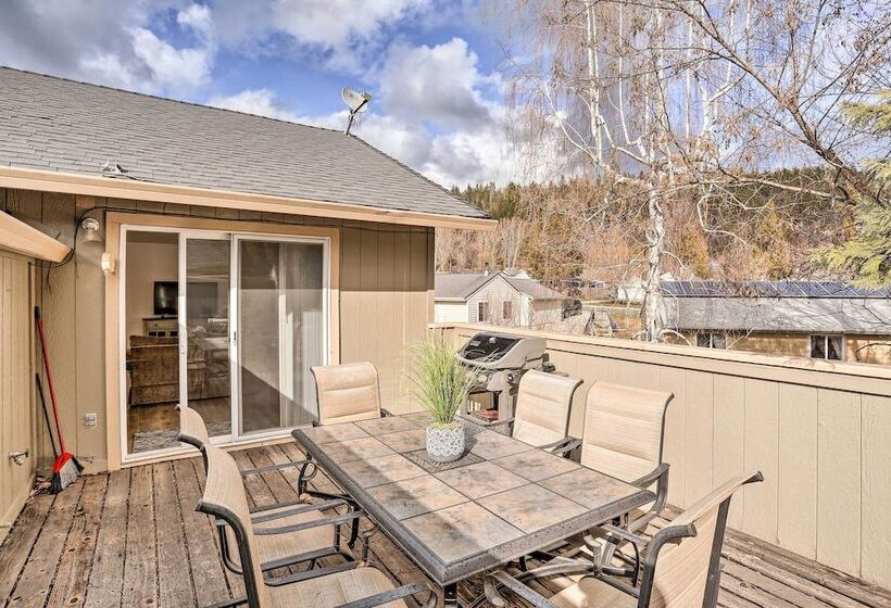 Mount Shasta Escape W/ Balcony ~ Walk To Dtwn