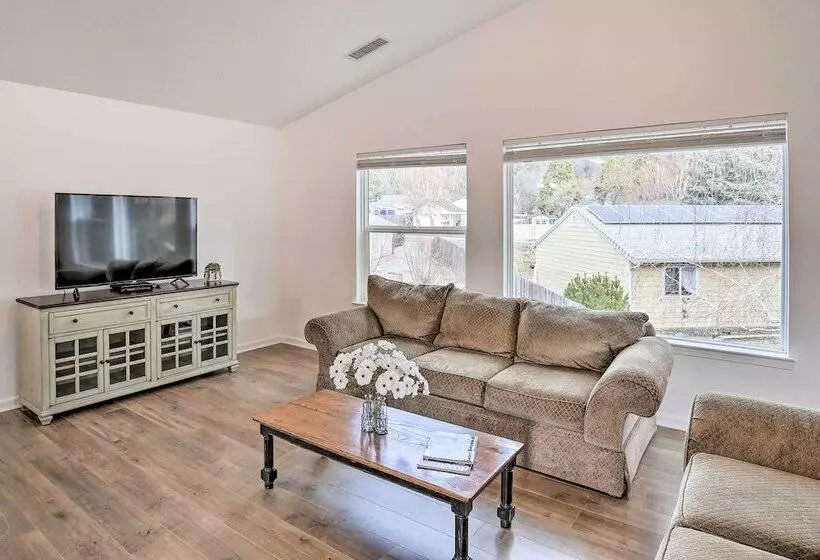 Mount Shasta Escape W/ Balcony ~ Walk To Dtwn