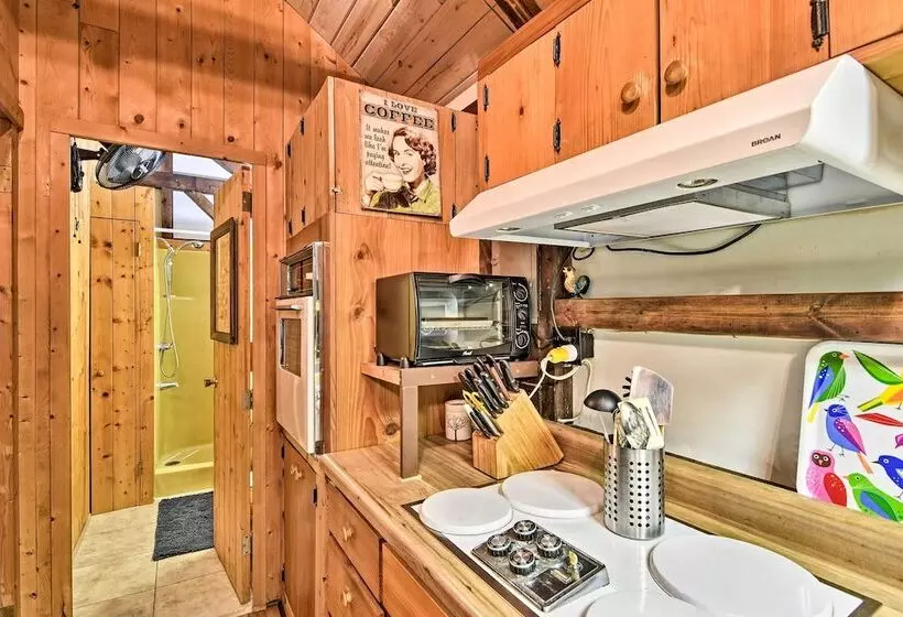 3 Mi To Grandfather Mountain Park: Cottage W/ Deck