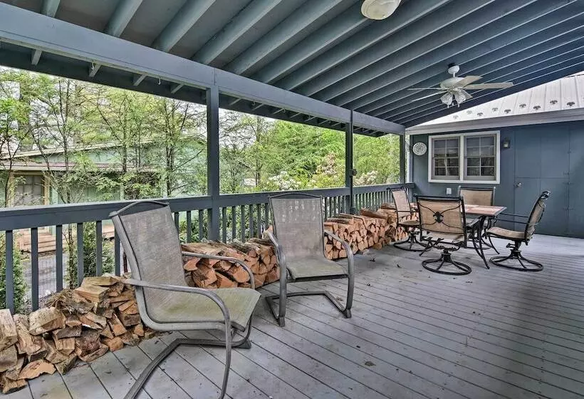 3 Mi To Grandfather Mountain Park: Cottage W/ Deck