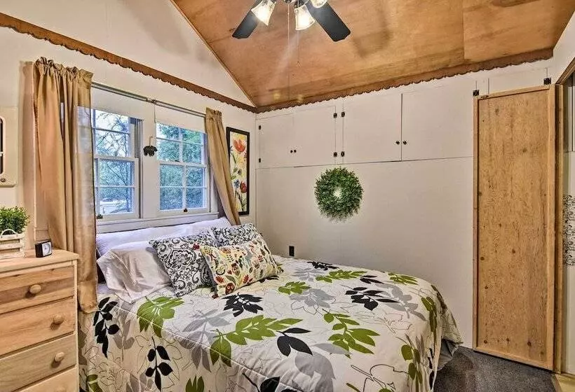 3 Mi To Grandfather Mountain Park: Cottage W/ Deck