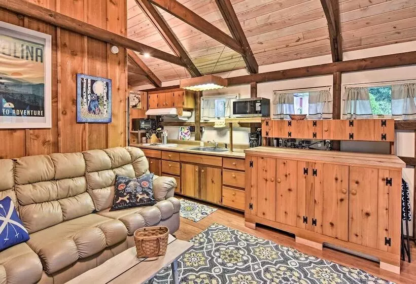 3 Mi To Grandfather Mountain Park: Cottage W/ Deck