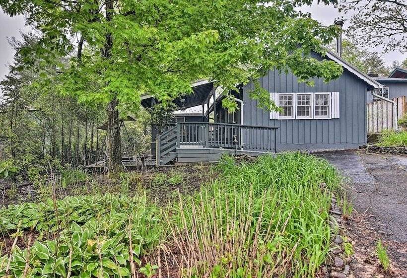 3 Mi To Grandfather Mountain Park: Cottage W/ Deck