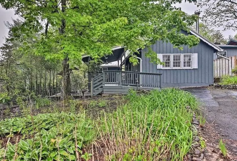 3 Mi To Grandfather Mountain Park: Cottage W/ Deck