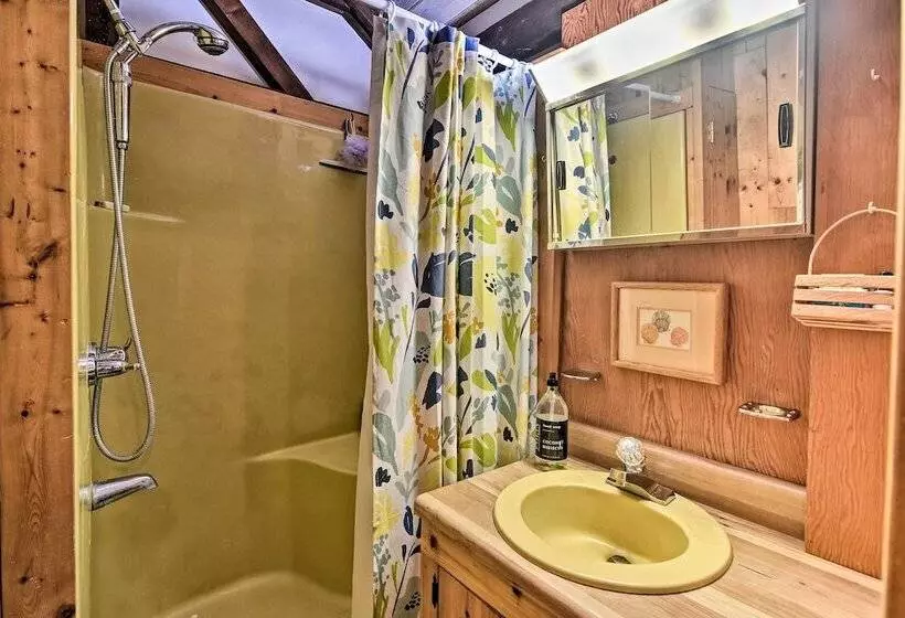 3 Mi To Grandfather Mountain Park: Cottage W/ Deck