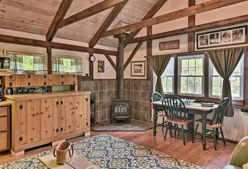 3 Mi To Grandfather Mountain Park: Cottage W/ Deck