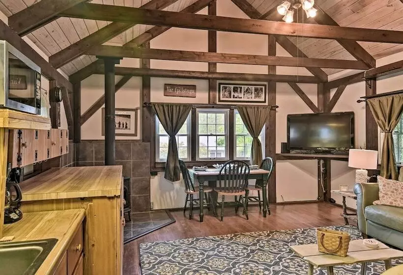 3 Mi To Grandfather Mountain Park: Cottage W/ Deck