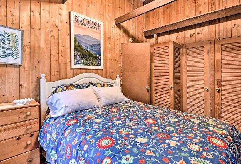 3 Mi To Grandfather Mountain Park: Cottage W/ Deck