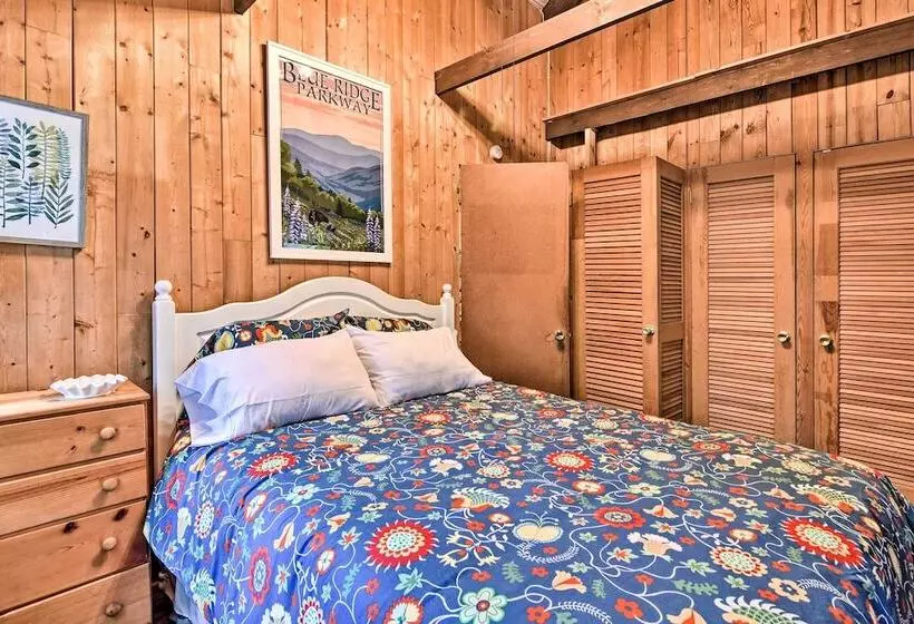 3 Mi To Grandfather Mountain Park: Cottage W/ Deck