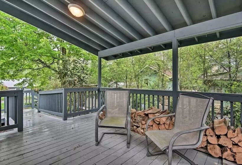 3 Mi To Grandfather Mountain Park: Cottage W/ Deck