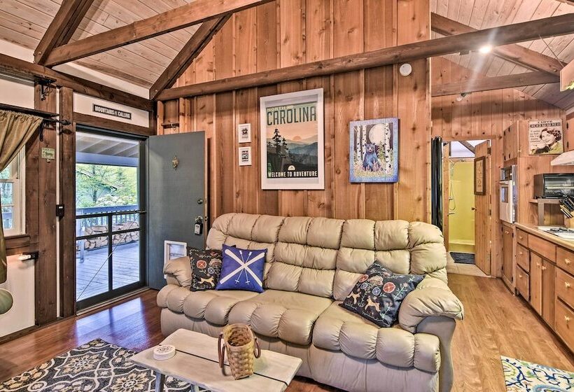 3 Mi To Grandfather Mountain Park: Cottage W/ Deck