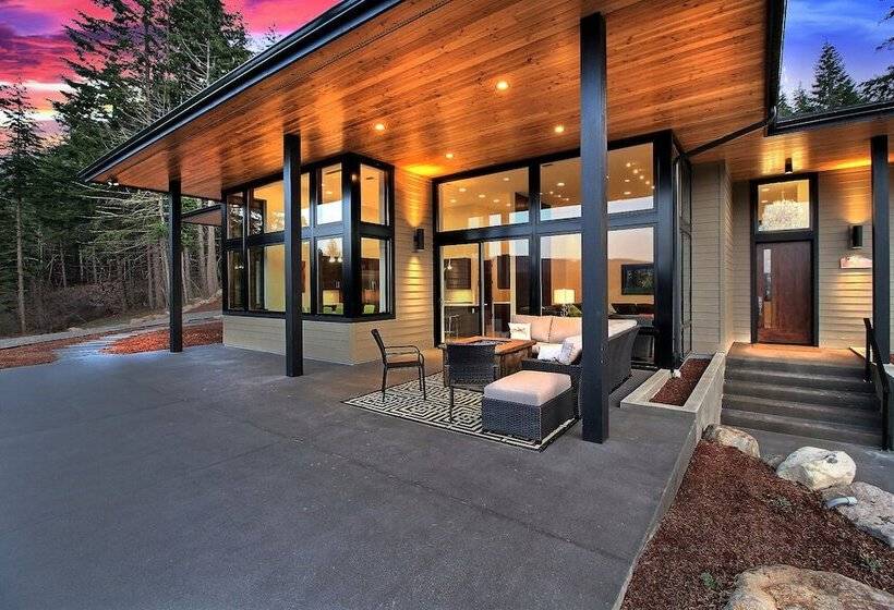 Pahto S Retreat Luxe White Salmon Home: Hot Tub