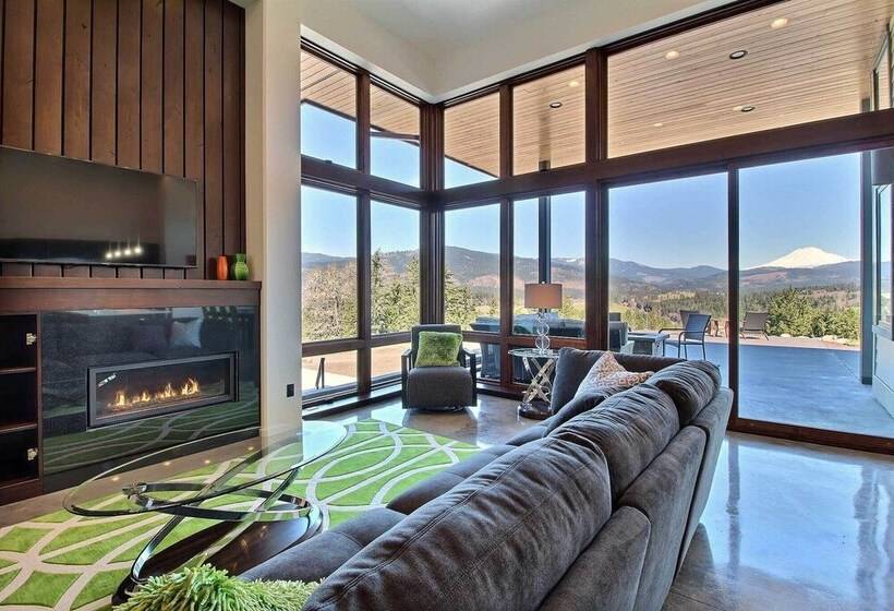 Pahto S Retreat Luxe White Salmon Home: Hot Tub